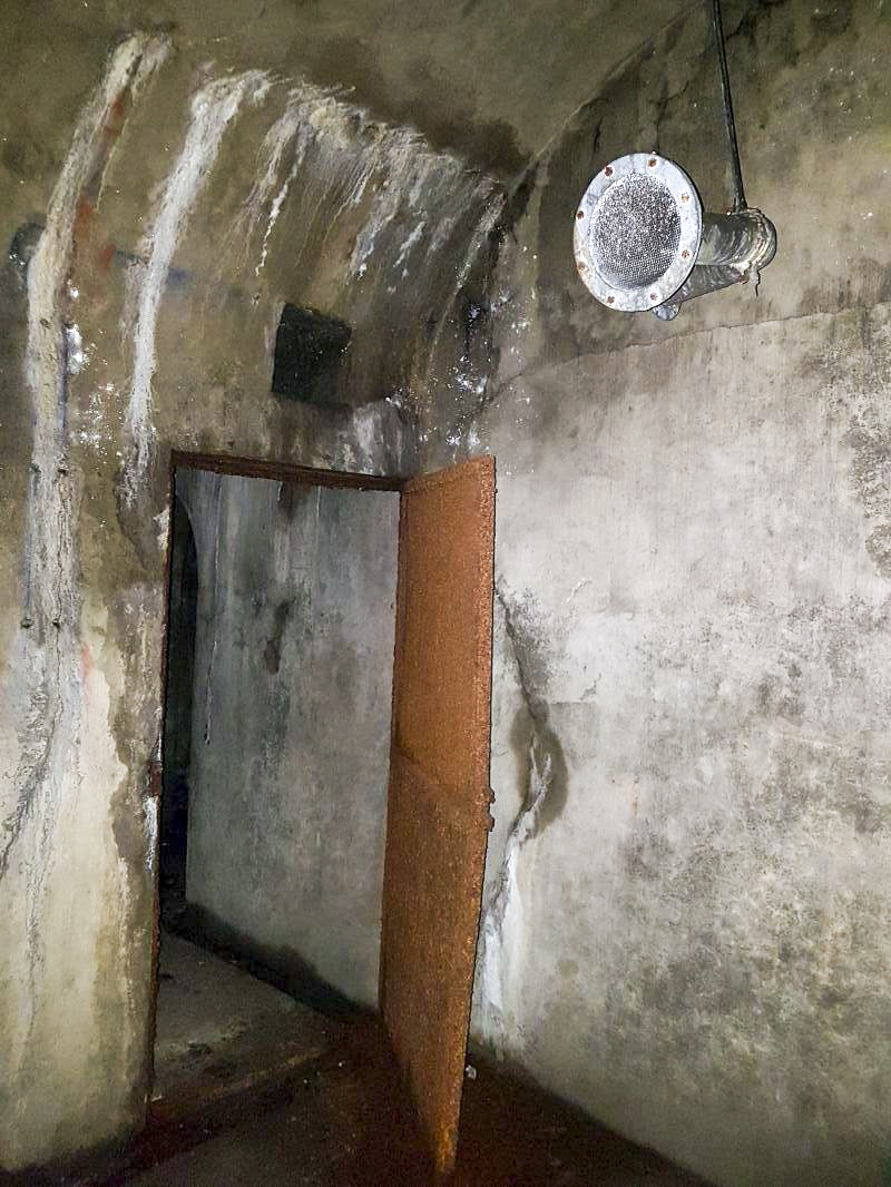 Ligne Maginot - TUNNEL DE L'ECLUSE - (Blockhaus pour canon) - Porte du magasin - Ellena-Cuny