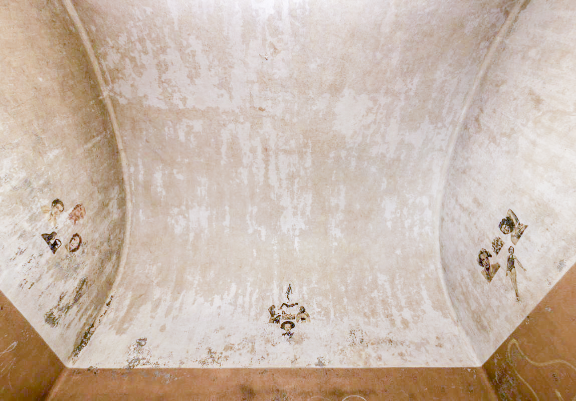 Ligne Maginot - WELSCHHOF - (Ouvrage d'infanterie) - 'Décoration' par l'équipage
Coupures de journaux d'époque, collées aux murs. - YAMI1900