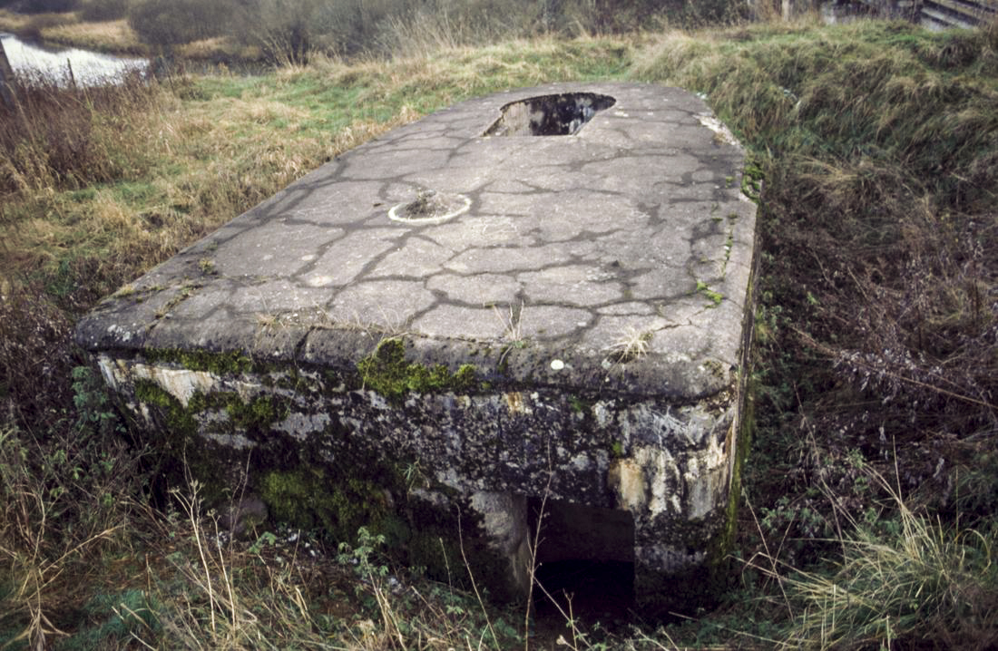 Ligne Maginot - B37 - ABBAYE 2 - (Cuve pour arme d'infanterie) - Vue extérieure du  bloc bétonné. - ammagsdr