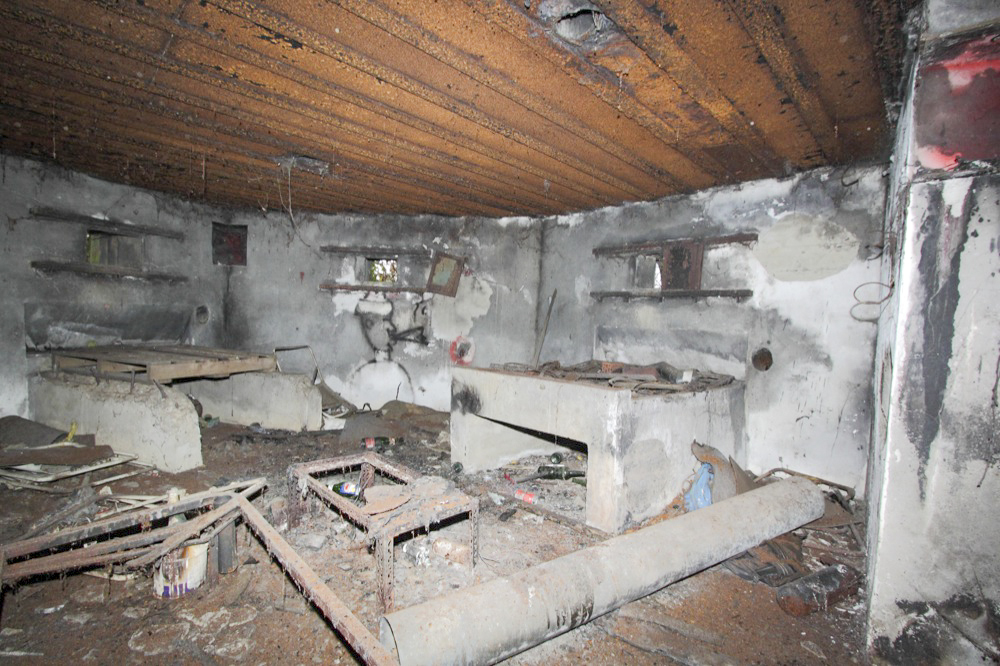Ligne Maginot - OBSERVATOIRE Est des CERISIERS ( Blockhaus pour arme infanterie ) - Chambre de tir - A. SCHOEN