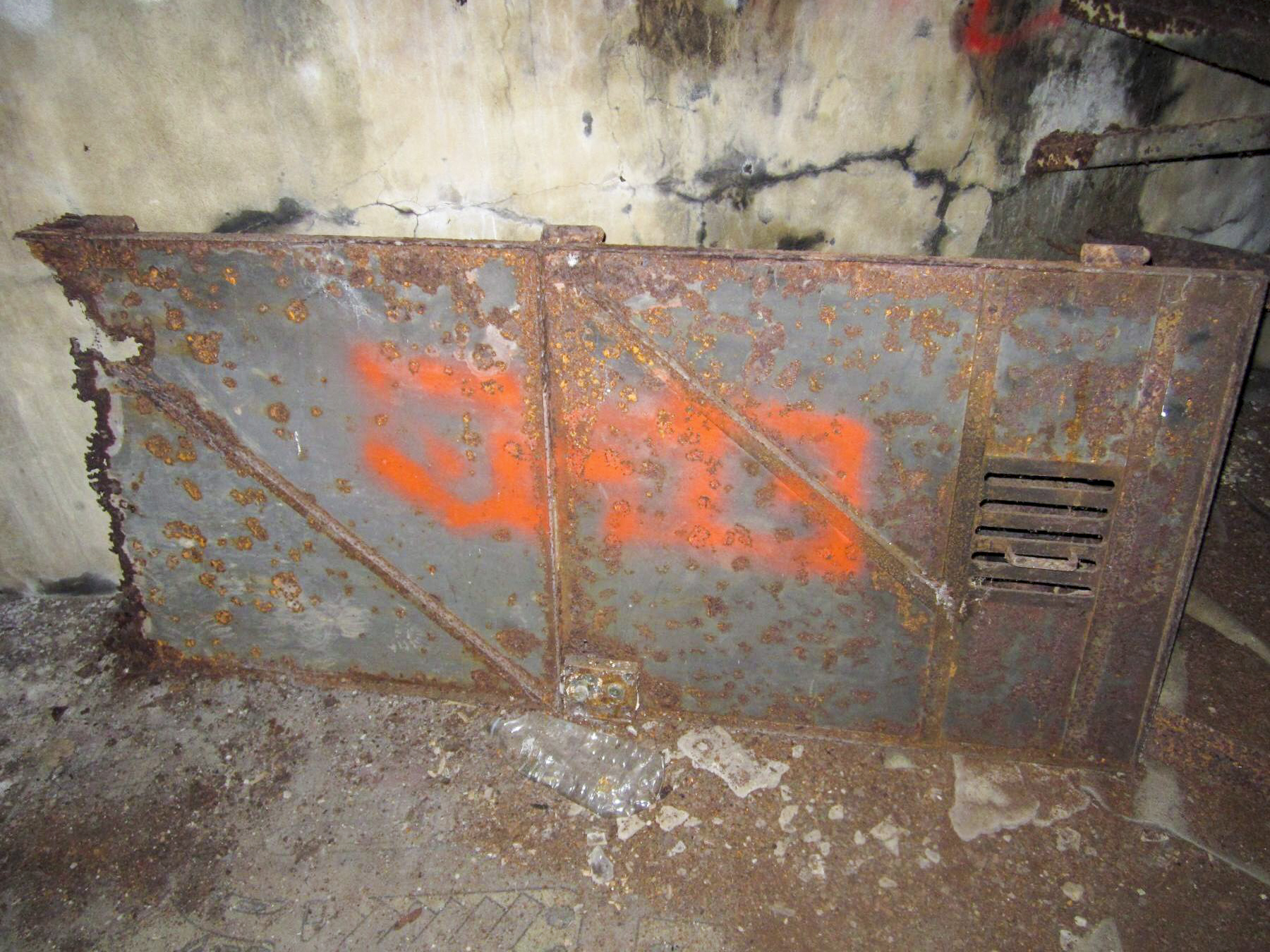 Ligne Maginot - OBSERVATOIRE EST DES CERISIERS - (Blockhaus pour arme infanterie) - Porte du blockhaus - Gregory Fuchs
