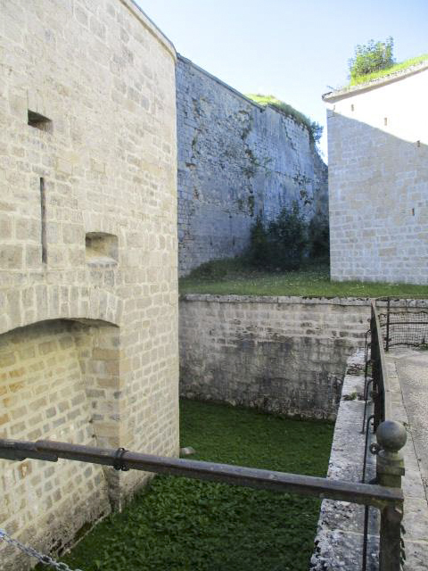 Ligne Maginot - FORT DE JOUX - (Position d'artillerie préparée) - Entrée du fort. - Randonneur62