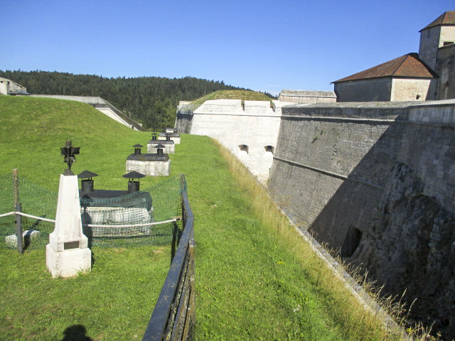 Ligne Maginot - FORT DE JOUX - (Position d'artillerie préparée) - Cheminées du casernement. - Randonneur62