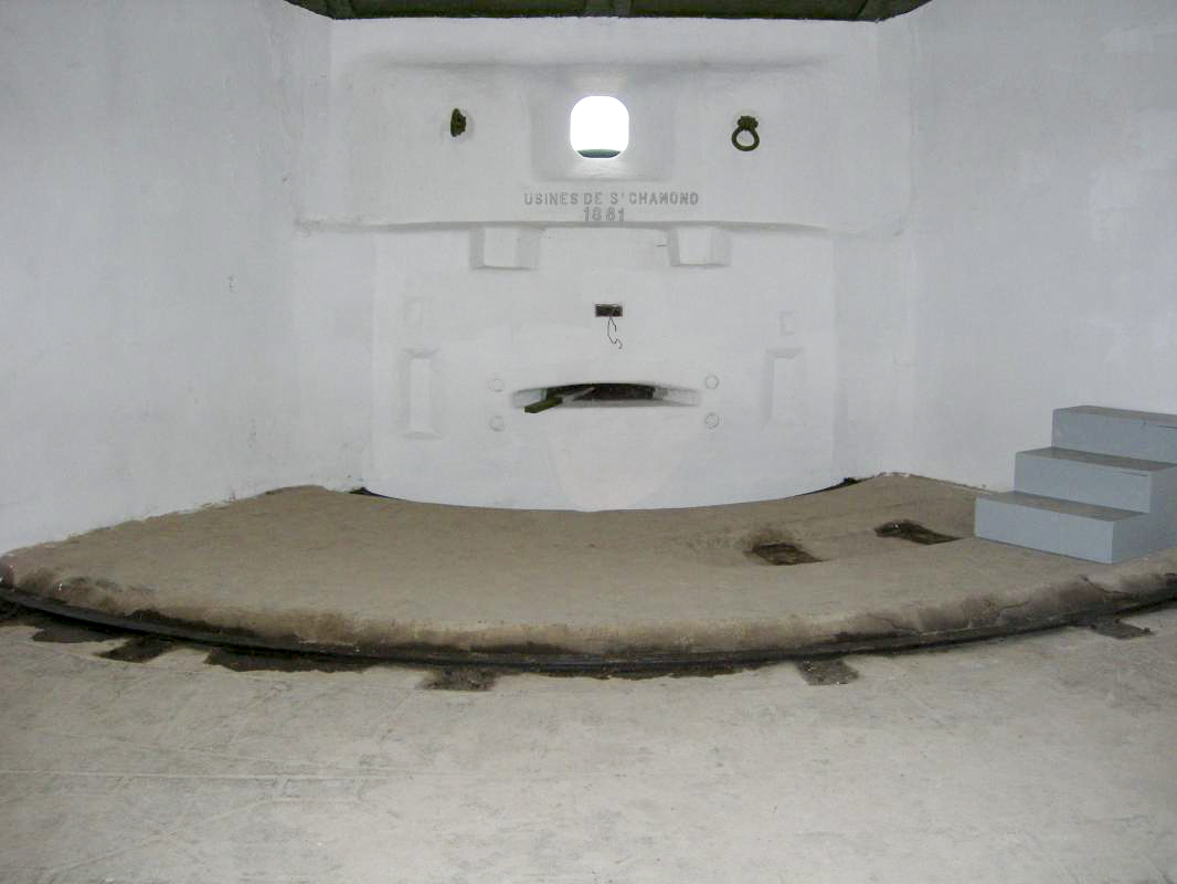Ligne Maginot - FORT DE JOUX - (Position d'artillerie préparée) - Casemate de 155 - ELLENA-CUNY