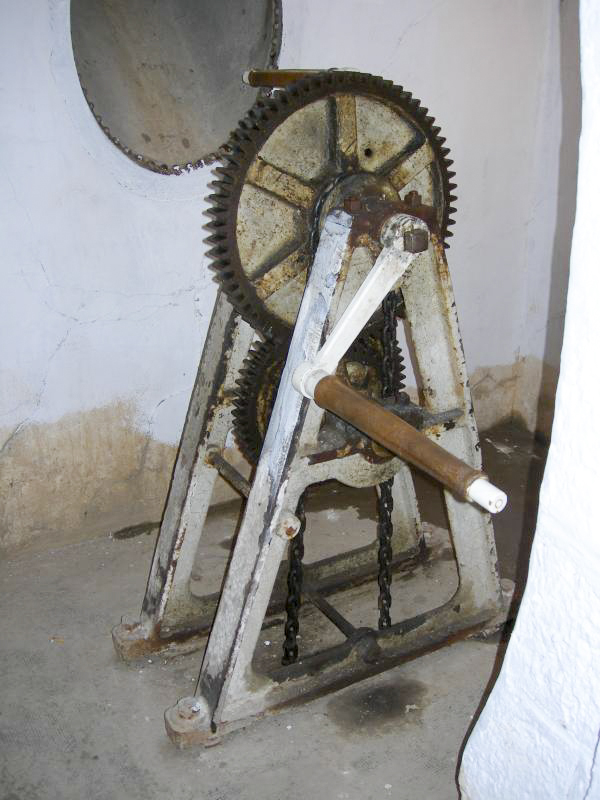 Ligne Maginot - FORT DE JOUX - (Position d'artillerie préparée) - Mécanisme d'ouverture du verrou - ELLENA-CUNY