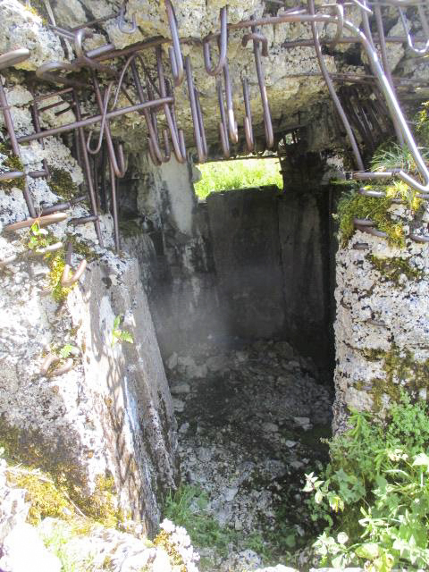 Ligne Maginot - GRAND TAUREAU - (Blockhaus pour arme infanterie) - Blockhaus, desservi par 2 tranchées, situé à 1323 mètres d'altitude. - Randonneur62