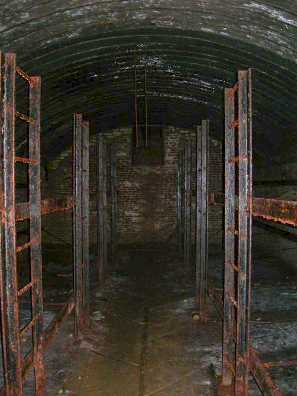 Ligne Maginot - FORT DU LARMONT SUPERIEUR - (Casernement) - Abri sous roc - ELLENA-CUNY