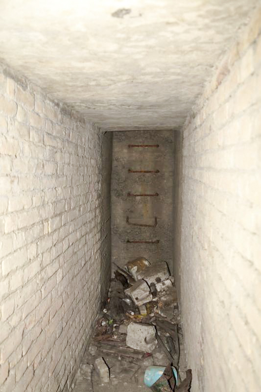 Ligne Maginot - I6 - (Abri) - Le puits donnant accès au blockhaus mitrailleuses - Antoine Schoen