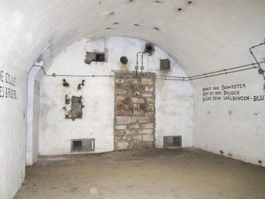 Ligne Maginot - I12 - (Abri) - Salle de troupe dont l'accès au couloir a été muré - Les Gardiens du Rhin