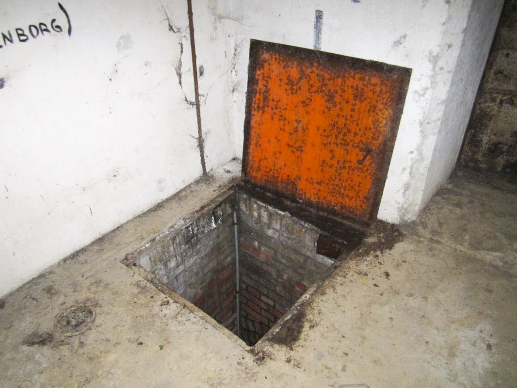 Ligne Maginot - I12 - (Abri) - Fosse donnant accès au puits - Les Gardiens du Rhin