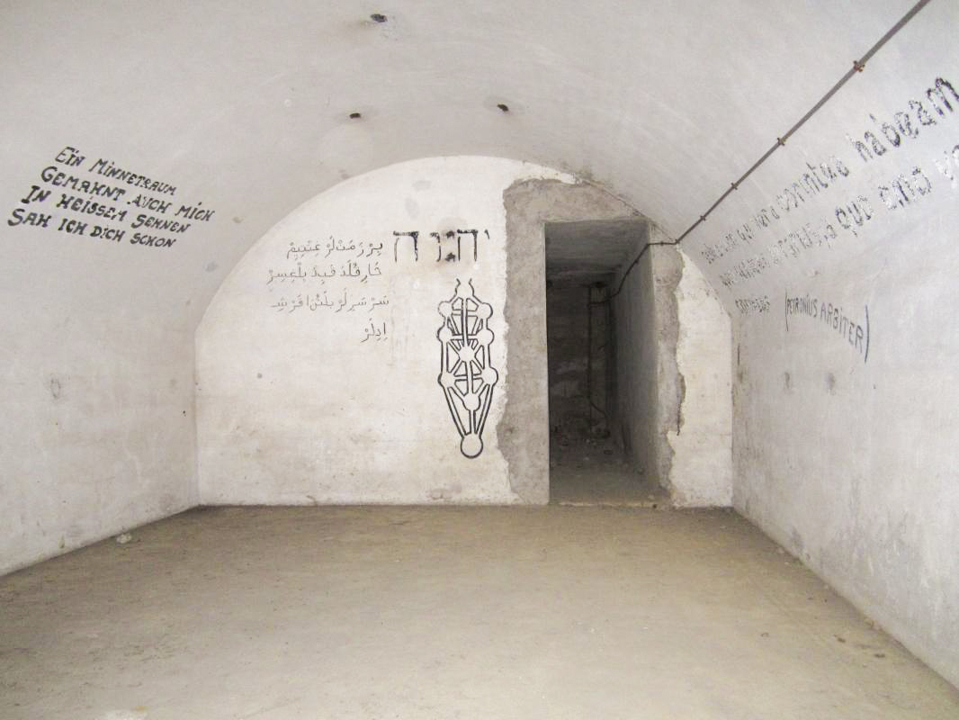 Ligne Maginot - I12 - (Abri) - Salle à l'extrémité gauche
Accès au blockhaus mitrailleuses - Les Gardiens du Rhin