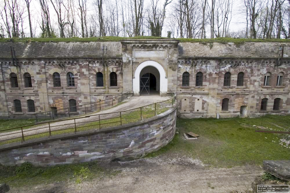 Ligne Maginot - FORT PETAIN  FRERE (172° RIF) - (PC de Sous-Secteur) - Rampe d'accès et poterne d'entrée - Nicolas HERMAMM