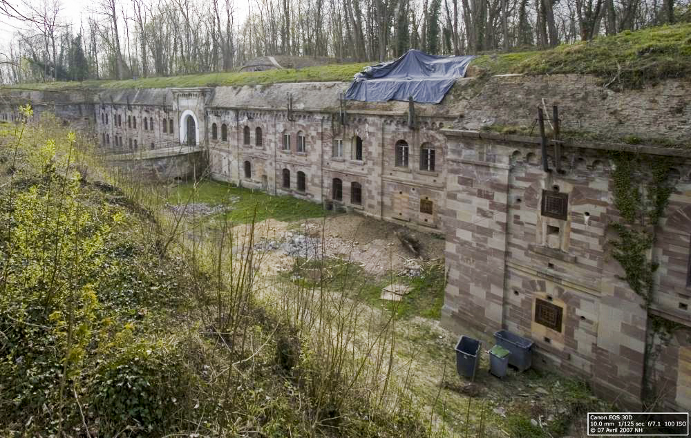 Ligne Maginot - FORT PETAIN  FRERE (172° RIF) - (PC de Sous-Secteur) - Caserne de gorge - Nicolas HERMAMM