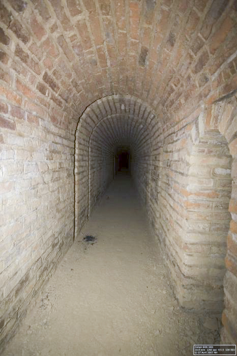 Ligne Maginot - FORT PETAIN  FRERE (172° RIF) - (PC de Sous-Secteur) - Galerie de contre mine
Ces galeries s'étendant sous le glacis de l'ouvrage permettaient d'une part l'écoute et la detection de travaux de mine ennemis et d'autre part la destruction de ces travaux par activation de fourneaux de mines préparés. - Nicolas HERMAMM