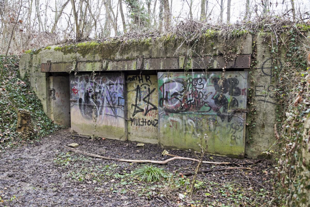 Ligne Maginot - DUCROT OUEST - (Casemate d'artillerie) - La casemate DUCROT Est est la seule à avoir conservée ses portes coulissantes  - Antoine Schoen