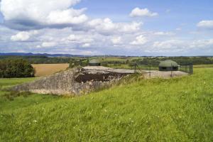 Ligne Maginot - SCHOENENBOURG - (Ouvrage d'artillerie) - Bloc 1
Casemate d'infanterie (jumelages de mitrailleuses Reibel, canon Antichar de 47mm, créneau FM et cloche GFM)