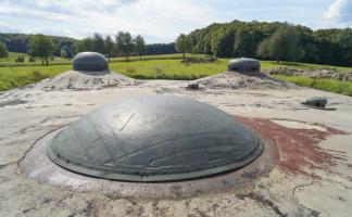 Ligne Maginot - Ouvrage d'artillerie de SCHOENENBOURG - Bloc 4
Tourelle de 75 R 32 et cloche GFM, avec une cloche observatoire d'artillerie VDP
