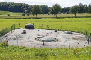 Ligne Maginot - SCHOENENBOURG - (Ouvrage d'artillerie) - Bloc 5
Tourelle de mortier de 81 mm, cloche GFM et cloche lance grenade (non équipée)