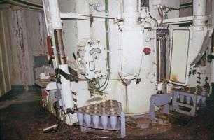 Ligne Maginot - MONTE GROSSO (MG) - E02 - (Ouvrage d'artillerie) - Bloc 5
Tourelle de 75 Mle 33 – à gauche le noria auxiliaire