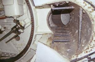 Ligne Maginot - MONTE GROSSO (MG) - E02 - (Ouvrage d'artillerie) - Bloc 6
Tourelle de 135 Mle 32, l'accès sous l'avant-cuirasse