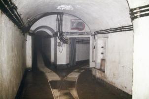 Ligne Maginot - MONTE GROSSO (MG) - E02 - (Ouvrage d'artillerie) - Bloc 6
À gauche la galerie vers blocs 7 et 8, à droite SAS du bloc 6