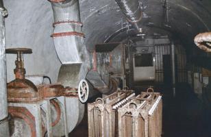 Ligne Maginot - MONTE GROSSO (MG) - E02 - (Ouvrage d'artillerie) - Station principale de ventilation
Noter sur la droite les résistances électriques destinées aux essais en charge des groupes électrogènes.