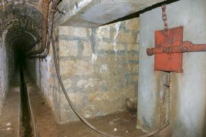 Ligne Maginot - BOIS d'ESCHERANGE - X3 (Quartier Kanfen - I/169°RIF) ( Abri ) - L'égout visitable
Entrée de câble