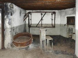 Ligne Maginot - BOIS DE RITTERSHOFFEN 6 - (Casemate d'infanterie - Simple) - Vestiges du ventilateur type B et du filtre
Au fond casier à munitions et créneau pour JM