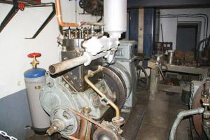 Ligne Maginot - HATTEN (I / 23° RIF) (Abri) - L'usine électrique
Un groupe électrogène à moteur Baudouin.
Cette configuration n'est pas la configuration d'origine