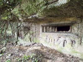 Ligne Maginot - KUBELMUEHLE 1 (AVANT POSTE) - (Blockhaus pour canon) - Créneau AC 47 (dégâts sur la visière et impact dans l'orillon)
