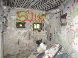 Ligne Maginot - KUBELMUEHLE 1 (AVANT POSTE) - (Blockhaus pour canon) - Chambre de tir de l'entrée avec créneau FM de défense de l'entrée, prise d'air et créneau nord-ouest