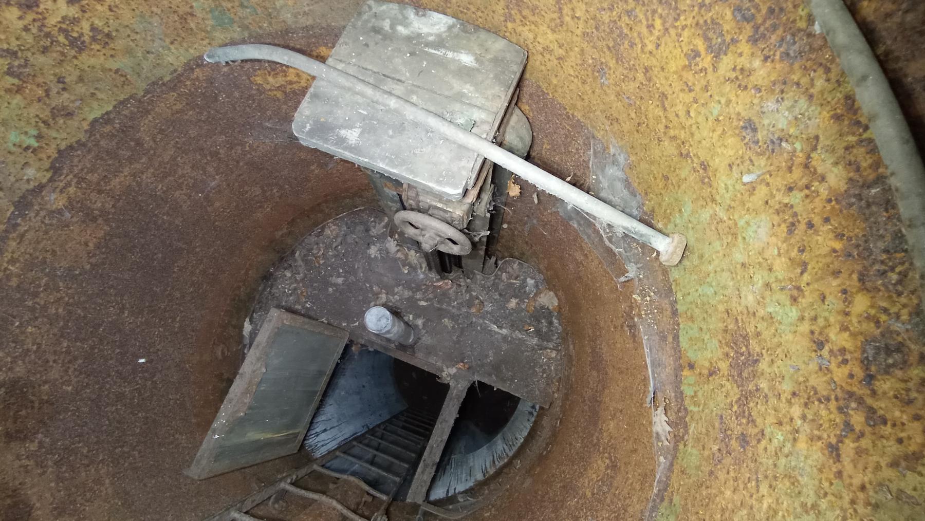 Ligne Maginot - FROHMUHL (PC DU QUARTIER KAPELLENHOF - II/153° RIF) - (Abri) - Vue de dessus du plancher montant de la cloche GFM du bloc d'entrée Est - Baptiste Gaudin