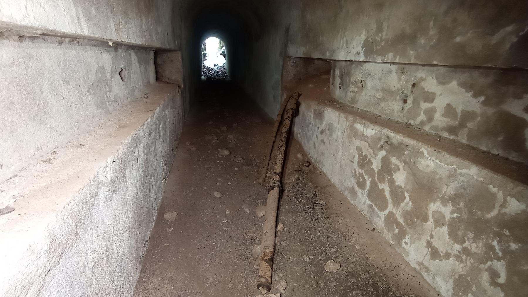 Ligne Maginot - FROHMUHL (PC DU QUARTIER KAPELLENHOF - II/153° RIF) - (Abri) - Entrée du câble téléphonique à partir de l'évacuation de l'égout  - Baptiste Gaudin