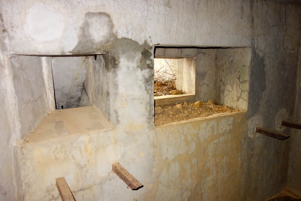Ligne Maginot - MB351 - (Blockhaus lourd type STG / STG-FCR - Simple) - Goulotte pour grenades et créneau FM - Michel Teiten