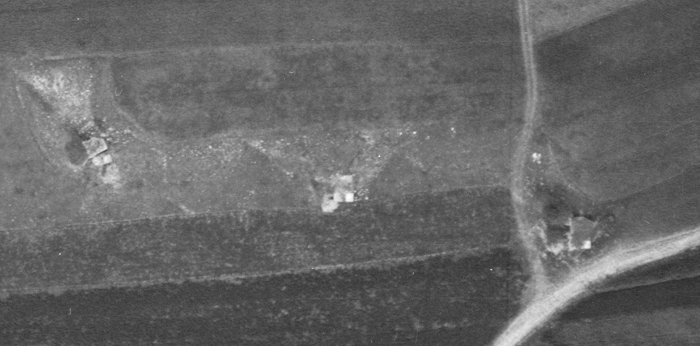 Ligne Maginot - FUERST 9 - (Observatoire d'infanterie) - De gauche à droite : blockhaus Fuerst 8, observatoire Fuerst 9 et blockhaus Fuerst 10 - IGN