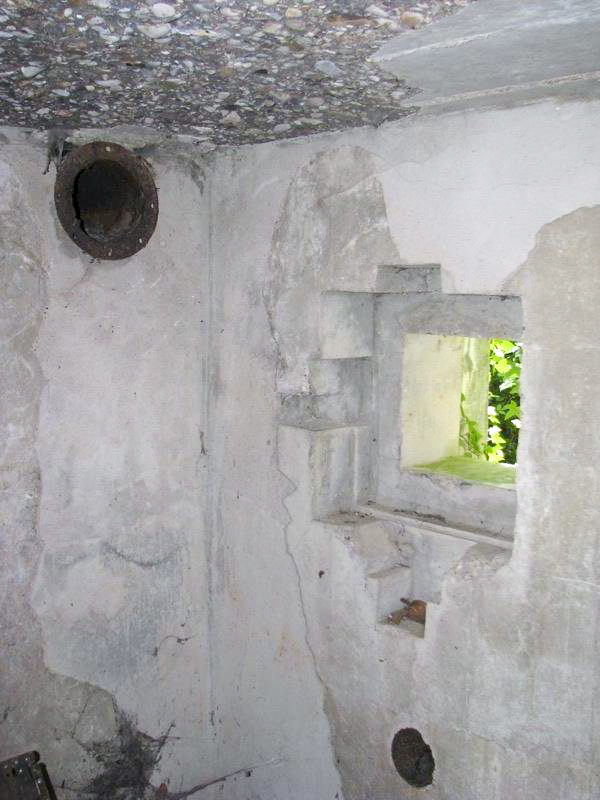 Ligne Maginot - SCHERHOL 2 - (Blockhaus pour arme infanterie) - Autre créneau FM - Antoine SCHOEN