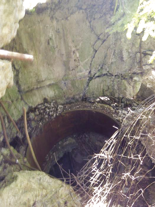 Ligne Maginot - SCHMELTZBACH EST - (Casemate d'infanterie - Double) - La cloche GFM ferraillée coté Ouest - donceuh