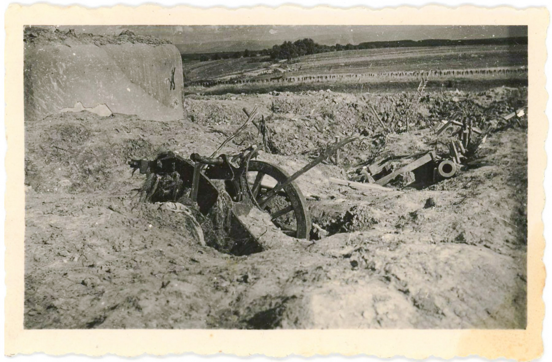 Ligne Maginot - SCHOENENBOURG - (Ouvrage d'artillerie) - Batterie S4 - La batterie S4 à coté du bloc 6 de l'ouvrage de Schoenenbourg en 1940. - Inconnu