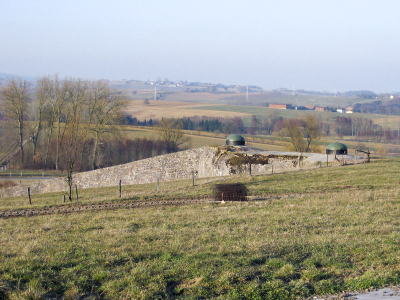 Ligne Maginot - SCHOENENBOURG - (Ouvrage d'artillerie) - Bloc 1
Casemate d'infanterie (jumelages de mitrailleuses Reibel, canon antichar de 47mm, créneau FM et cloche GFM) - Denis HELFER
