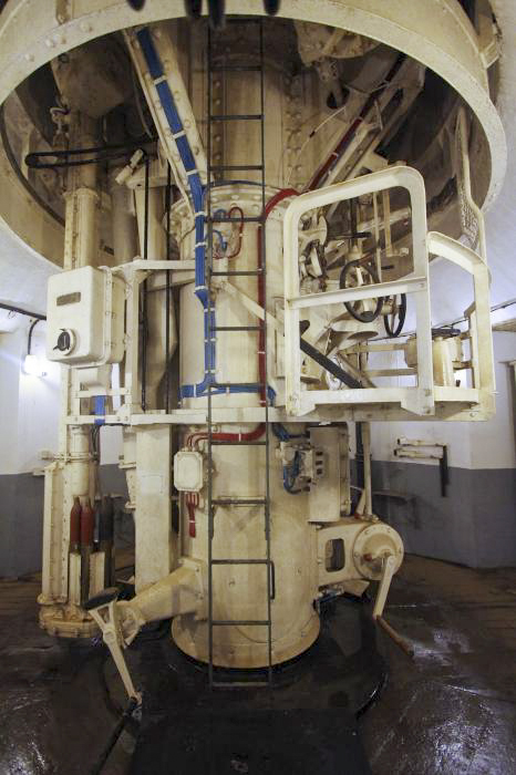 Ligne Maginot - Ouvrage d'artillerie de SCHOENENBOURG - Bloc 3 
Tourelle de 75 R 32