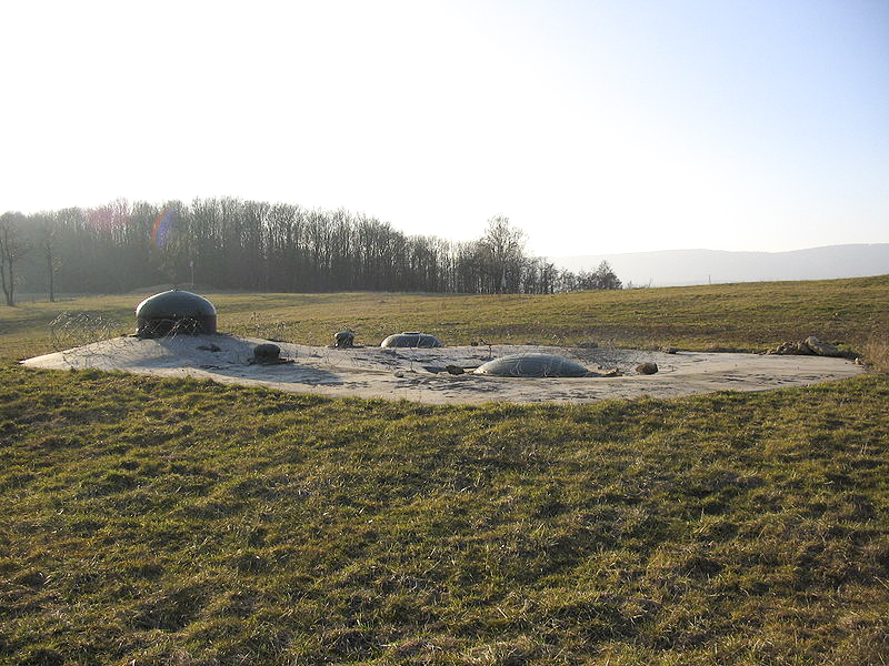 Ligne Maginot - SCHOENENBOURG - (Ouvrage d'artillerie) - Bloc 5
Tourelle de mortier de 81 mm, cloche GFM et cloche lance grenade (non équipée) - Denis HELFER
