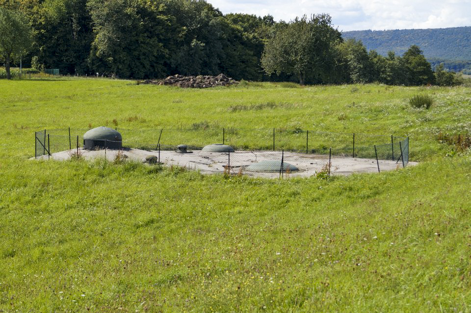 Ligne Maginot - SCHOENENBOURG - (Ouvrage d'artillerie) - Bloc 5
Tourelle de mortier de 81 mm, cloche GFM et cloche lance grenade (non équipée) - BOUCHOUCHA Eric