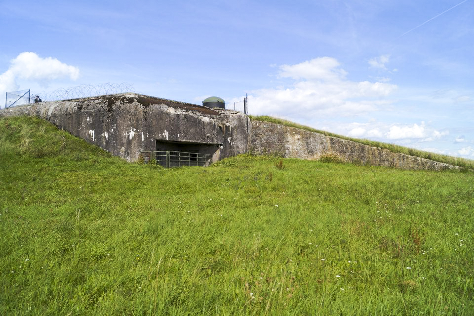 Ligne Maginot - SCHOENENBOURG - (Ouvrage d'artillerie) - Bloc 6
Casemate d'infanterie (jumelages de mitrailleuses Reibel, canon antichar de 47mm, créneau FM et cloche GFM) - BOUCHOUCHA Eric