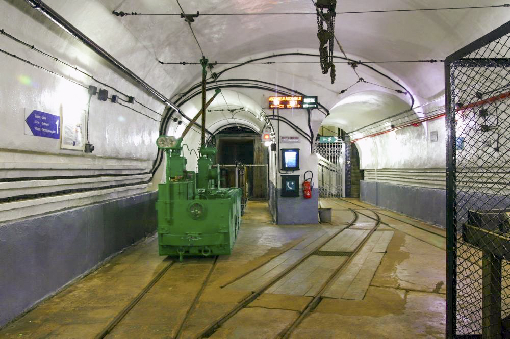 Ligne Maginot - SCHOENENBOURG - (Ouvrage d'artillerie) - Le bas du bloc d'entrée munitions avec un locotracteur Vetra - GRAMI
