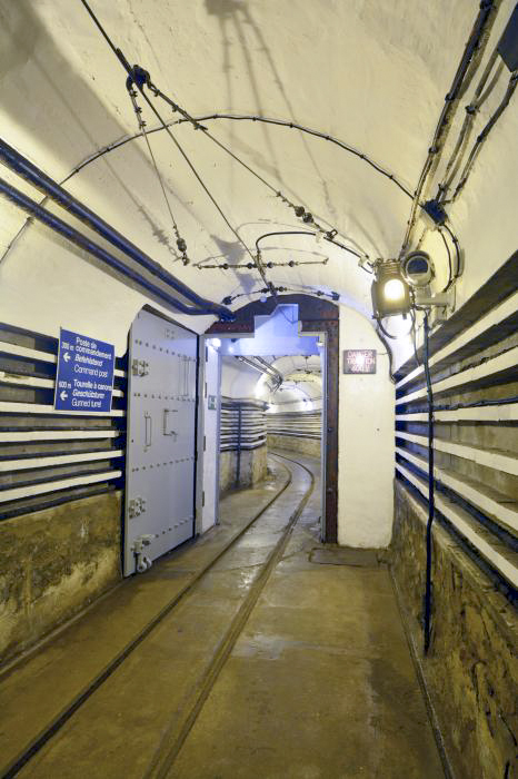 Ligne Maginot - SCHOENENBOURG - (Ouvrage d'artillerie) - Porte blindée située dans la galerie entre la partie avant et la partie arrière de l'ouvrage - Pascal LAMBERT