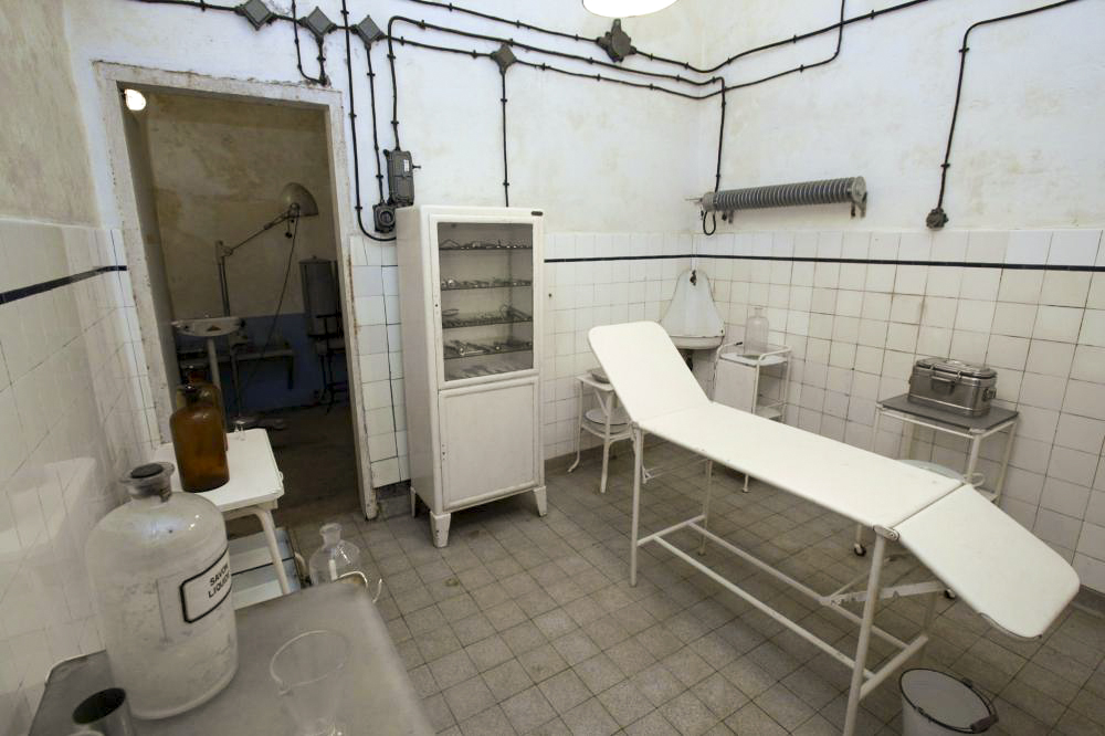Ligne Maginot - SCHOENENBOURG - (Ouvrage d'artillerie) - L'infirmerie de l'ouvrage
Salle d'opération et de soins - GRAMI