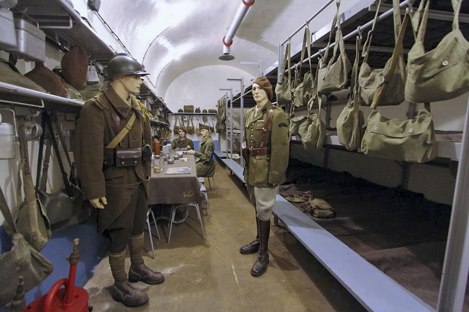 Ligne Maginot - SCHOENENBOURG - (Ouvrage d'artillerie) - Casernement
L'une des chambrées de l'ouvrage - GRAMI