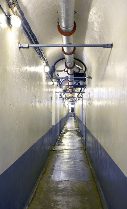 Ligne Maginot - SCHOENENBOURG - (Ouvrage d'artillerie) - PC de l'ouvrage
Contre galerie du PC. Le PC est situé en partie médiane de l'ouvrage. - Pascal LAMBERT