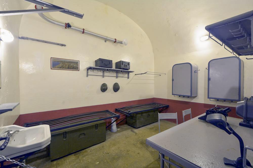 Ligne Maginot - SCHOENENBOURG - (Ouvrage d'artillerie) - PC de l'ouvrage
Chambre d'officiers - Pascal LAMBERT