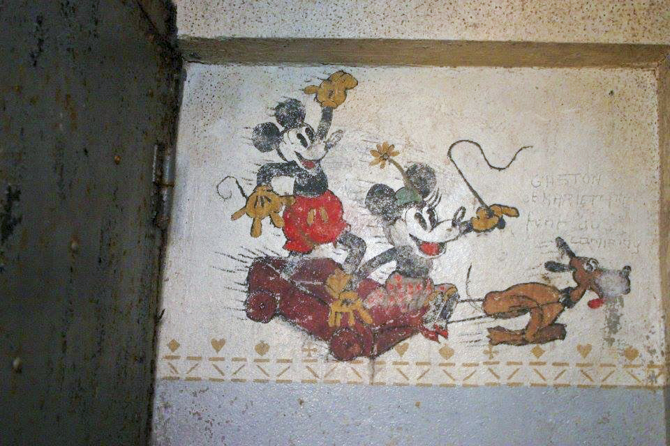 Ligne Maginot - SCHOENENBOURG - (Ouvrage d'artillerie) - Bloc 5
Peintures murales et graffitis dans les locaux de l'ouvrage - GRAMI